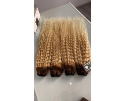 Afro Curly Blondes Haar und natürliches lockiges Haar