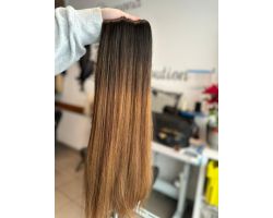 Cheveux raides et colorés