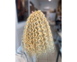 U WIG COLORED CURLY NATURAL